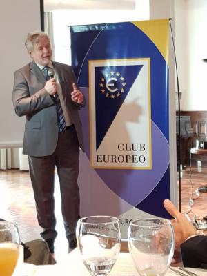 Desayuno con el Embajador de Hungría